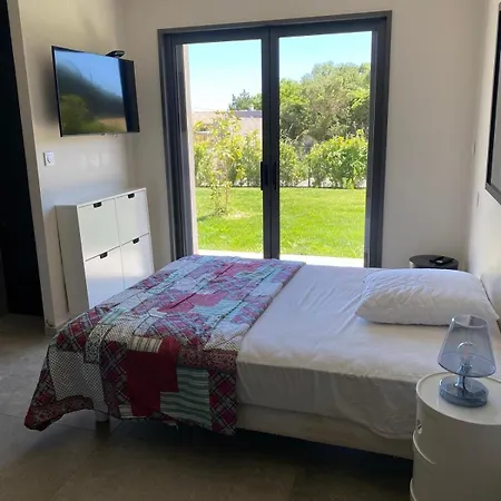 Villa Exceptional With Pool 15 Minutes From Avignon *